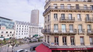 A multi-story building with a red awning and a sign reading "LE RAILAIS DE VENISE". - NEW! "Le Débarcadère" 4P near Palais Congrès (Paris)