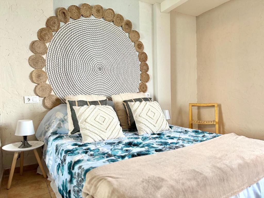 Iron/ironing board, internet, bed sheets