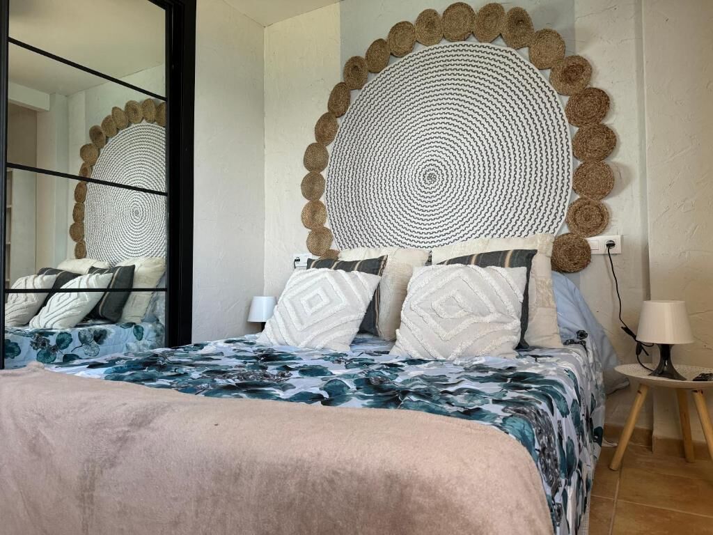 Iron/ironing board, internet, bed sheets