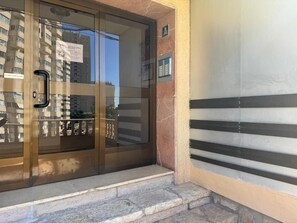 Exterior detail - Ocean, pool and beach views (Alacant)