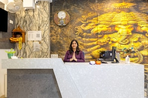 Lobby - Hotel Tark Suite Near IGI Airport Delhi  (New Delhi)