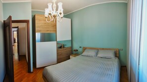 2 bedrooms, iron/ironing board, WiFi, bed sheets
