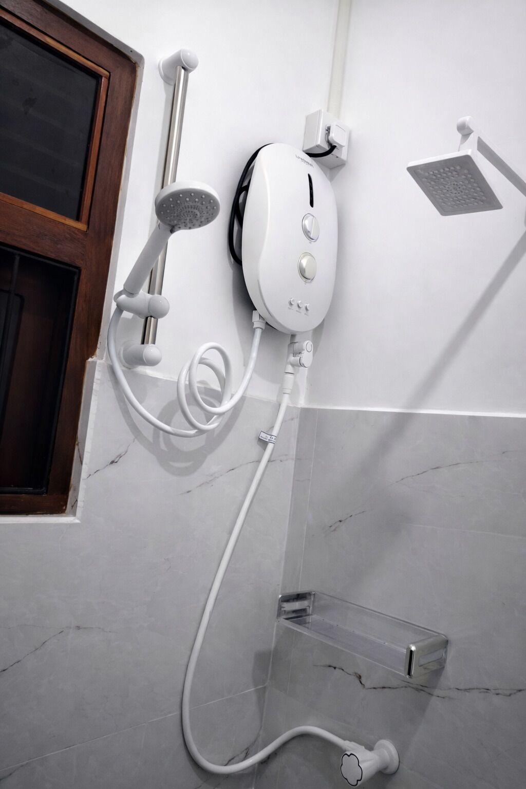Shower, towels, toilet paper