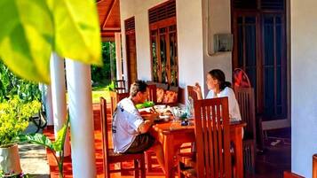 Safe på rommet, skrivebord og wi-fi (inkludert)