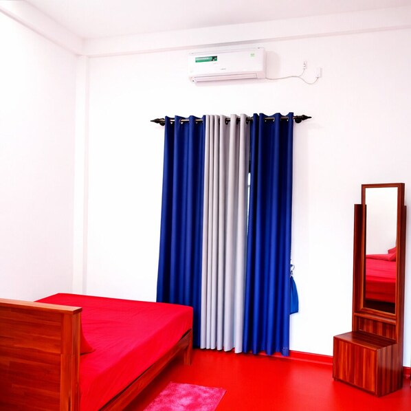 Desk, soundproofing, free WiFi - Wilpattu Gagana Guest  (Pahala Maragahawewa)