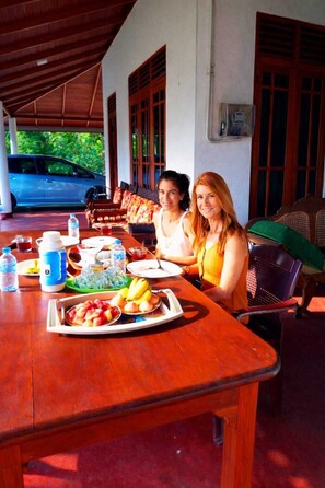 Outdoor dining - Wilpattu Gagana Guest  (Pahala Maragahawewa)