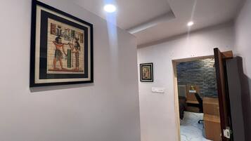 Comfort Room, City View | Interior