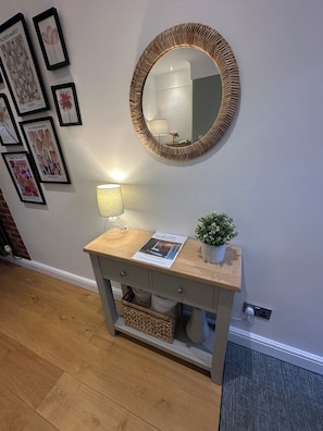 Interior - Cosy 2-bedroom cottage in historic Chester perfect for relaxing stays. (Chester)