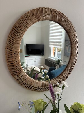 Living area - Cosy 2-bedroom cottage in historic Chester perfect for relaxing stays. (Chester)