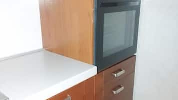 Apartment, 2 Bedrooms | Private kitchen