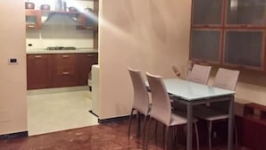 Apartemen, 2 kamar tidur | Tempat makan