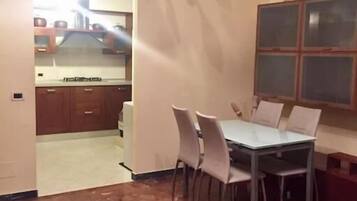 Apartment, 2Â Schlafzimmer | Speisen
