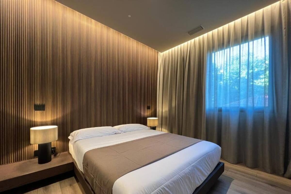 Superior-Suite | Zimmersafe, Verdunkelungsvorhänge, schallisolierte Zimmer