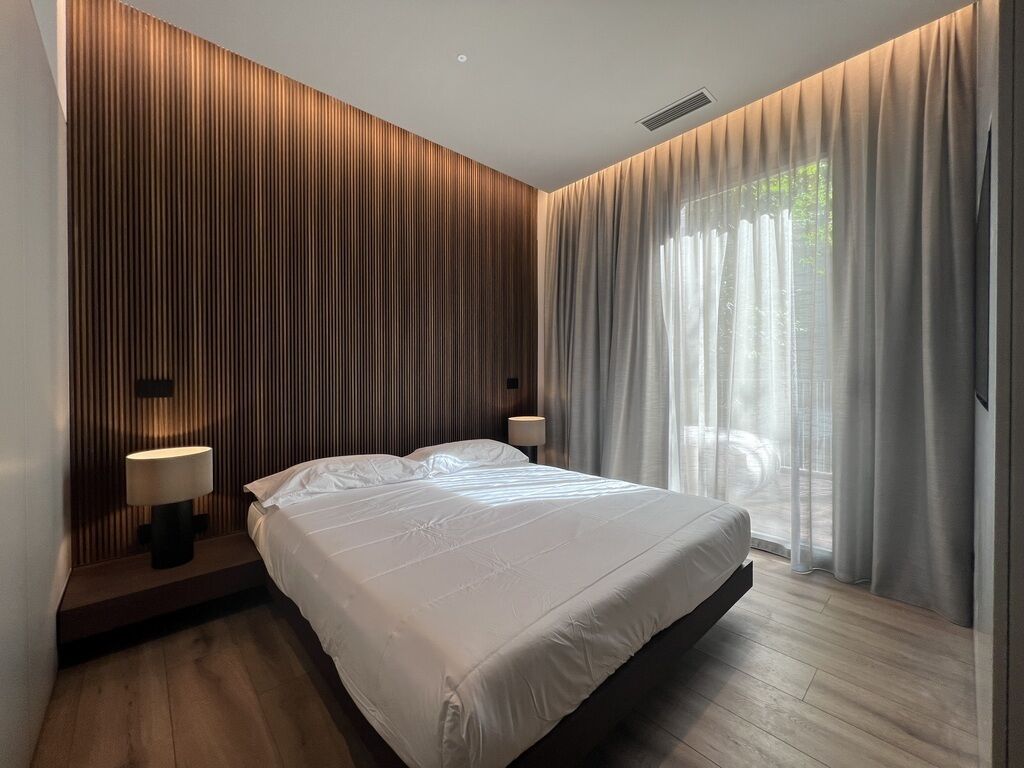 Suite, Balkon | Zimmersafe, Verdunkelungsvorhänge, schallisolierte Zimmer