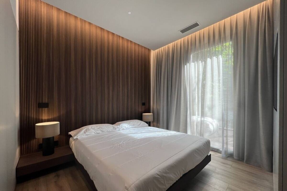 Suite, Balkon | Zimmersafe, Verdunkelungsvorhänge, schallisolierte Zimmer