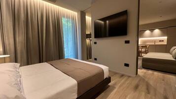 Suíte luxo | Cofres nos quartos, cortinas blackout, quartos à prova de som