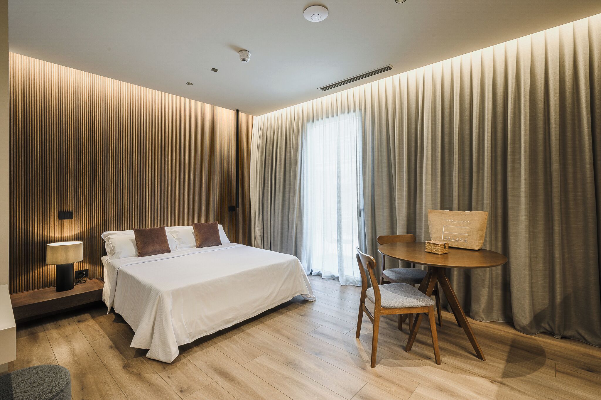 Junior-Suite | Zimmersafe, Verdunkelungsvorhänge, schallisolierte Zimmer