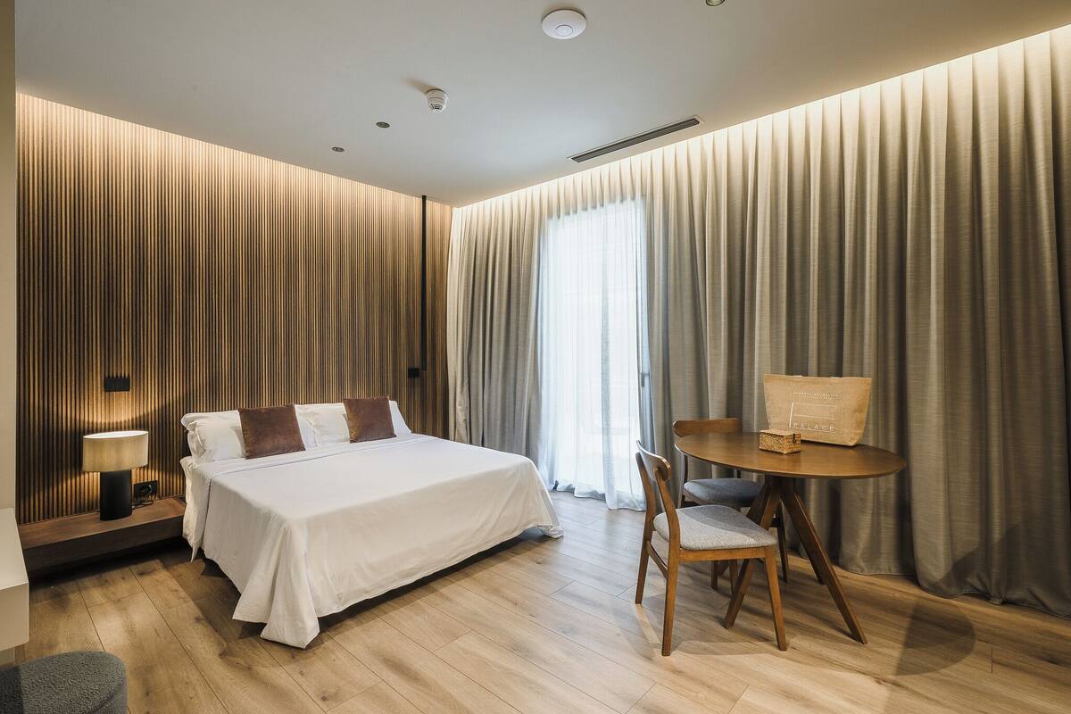 Junior Suite | In-room safe, blackout curtains, soundproofing, free WiFi