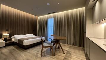 Junior Suite | In-room safe, blackout drapes, soundproofing, free WiFi