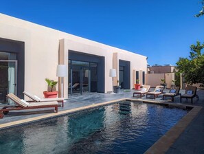 Villa - privat pool | Pool | 2 udendørs pools, åben fra kl. 10.00 til kl. 19.00, parasoller