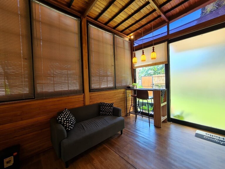 Yy Black - Peaceful Wooden Tiny House With A Cozy Ambience -