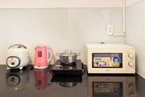 Standard Apartment, 1 Bedroom, Kitchen | Microwave - LaLa Tan Son Nhat Airport Skycenter (Tan Binh)