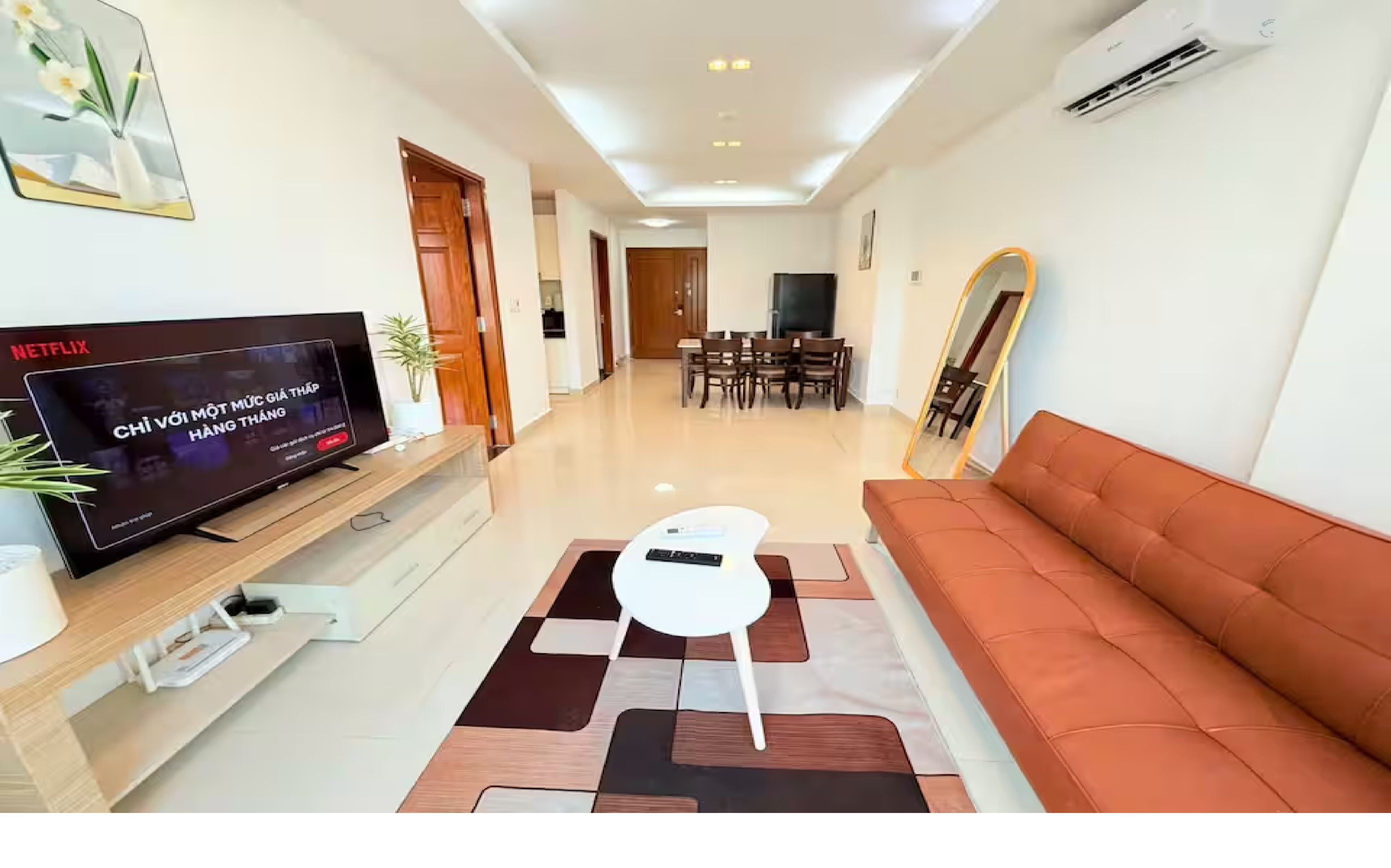 Appartement Familial, balcon, vue piscine | Coin séjour | TV connectée de 55 pouces avec chaînes numériques