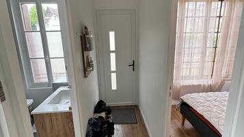 2 slaapkamers, een strijkplank/strijkijzer, wifi, beddengoed