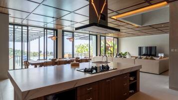 Family Villa, Balcony, Mountain View | Dining