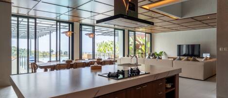 Family Villa, Balcony, Mountain View | Dining