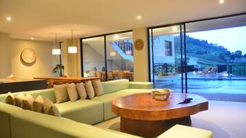 Villa Familiale, balcon, vue montagne | Intérieur