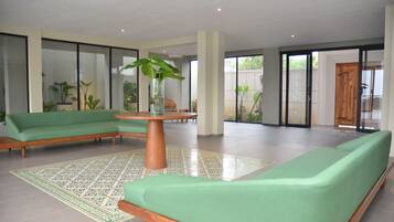 Villa Familiale, balcon, vue montagne | Intérieur