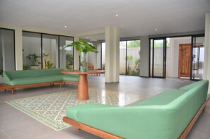 Villa Familiale, balcon, vue montagne | Intérieur