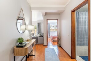 Fer et planche à repasser, Wi-Fi, literie fournie