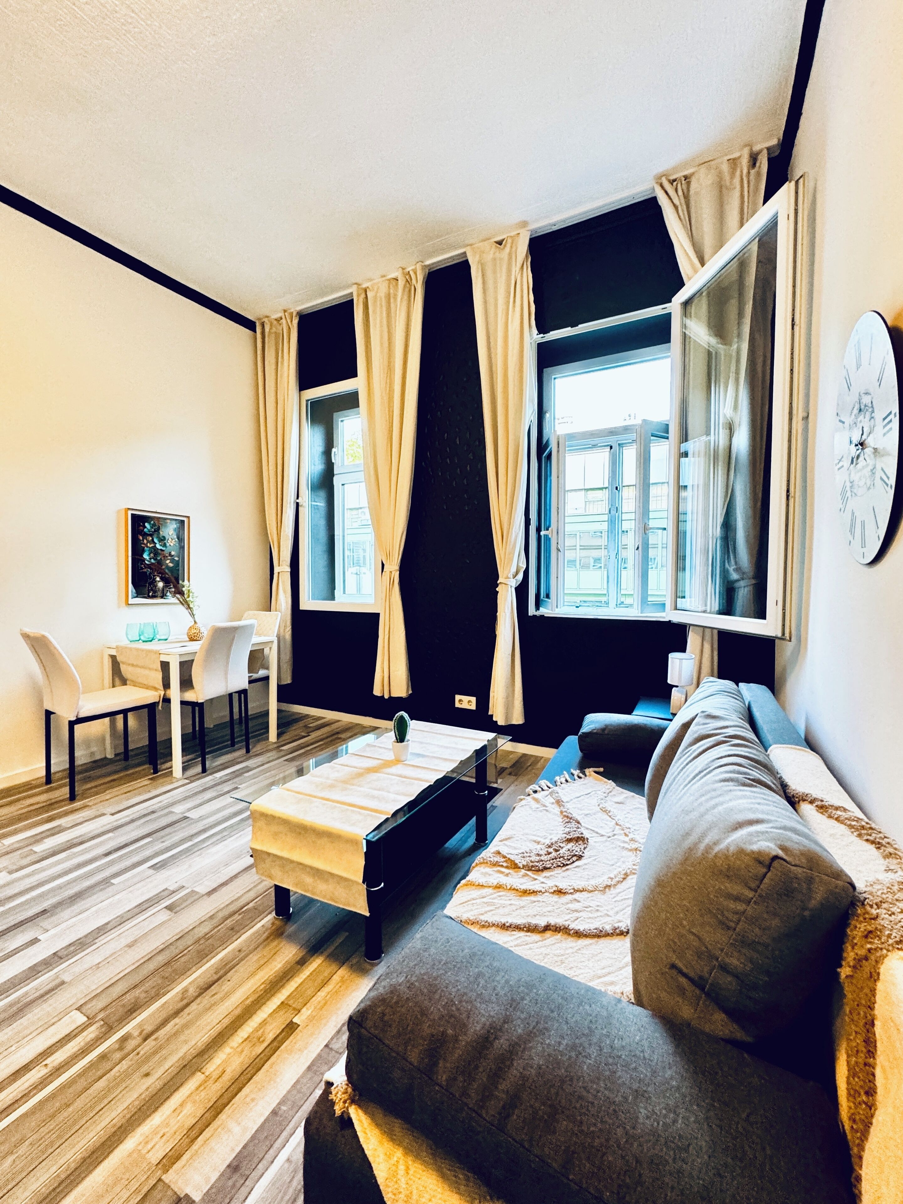 Basic Apartment | Living area