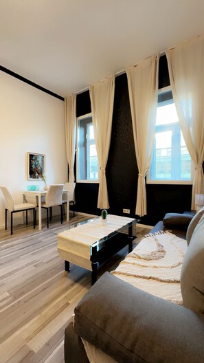 Living area - Stylish 1BR Long Stay Close to AKH (Vienna)