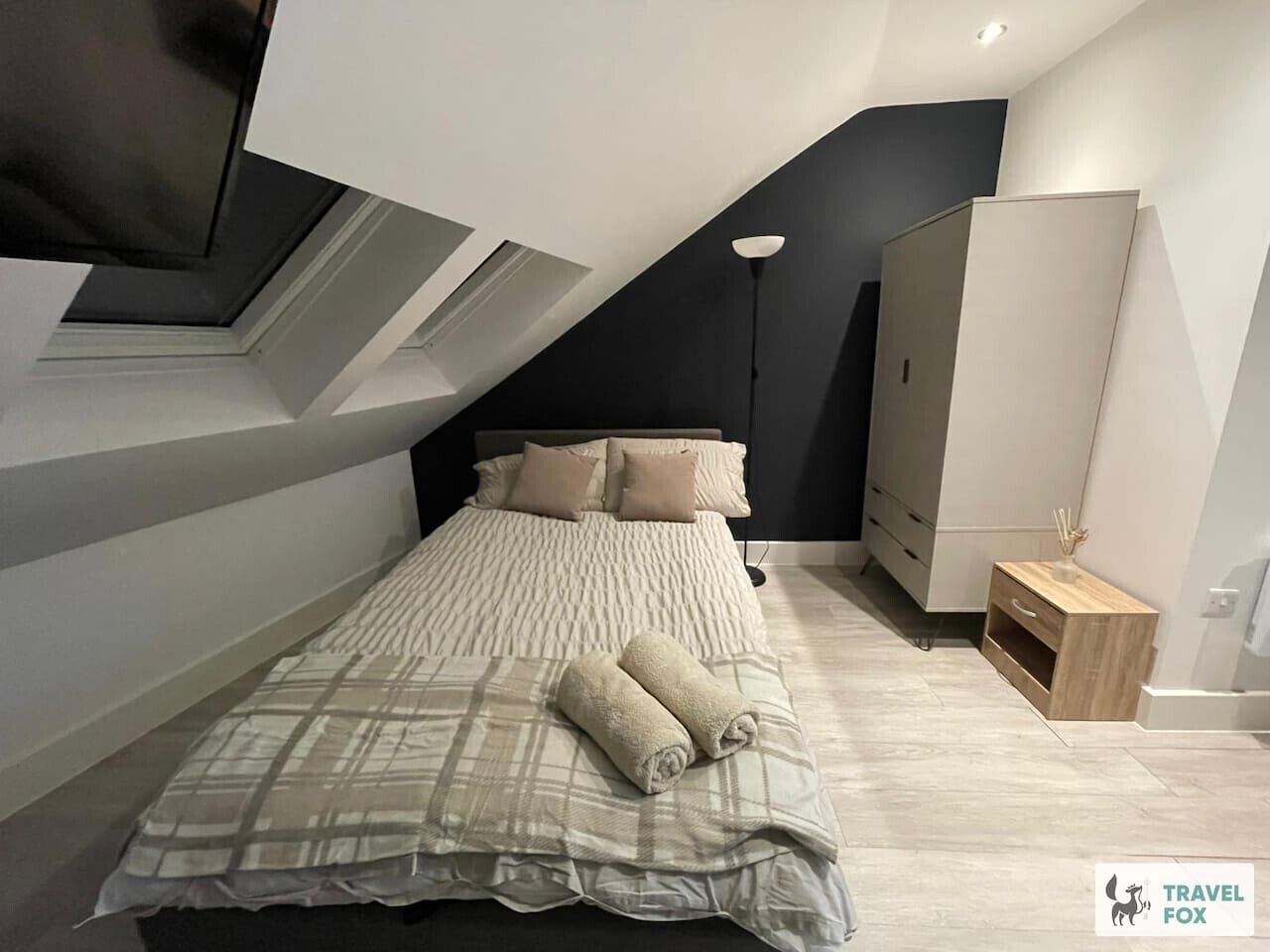 Desk, iron/ironing board, WiFi, bed sheets