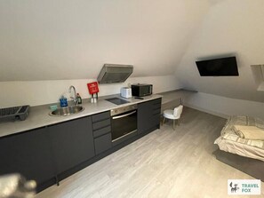 Refrigerador, microondas, horno, placa de cocina