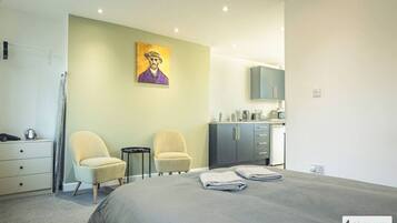 Strykjärn/strykbräda, wi-fi och sängkläder