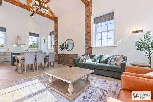 The Old Chapel - Lower Peaks