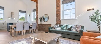 The Old Chapel - Lower Peaks