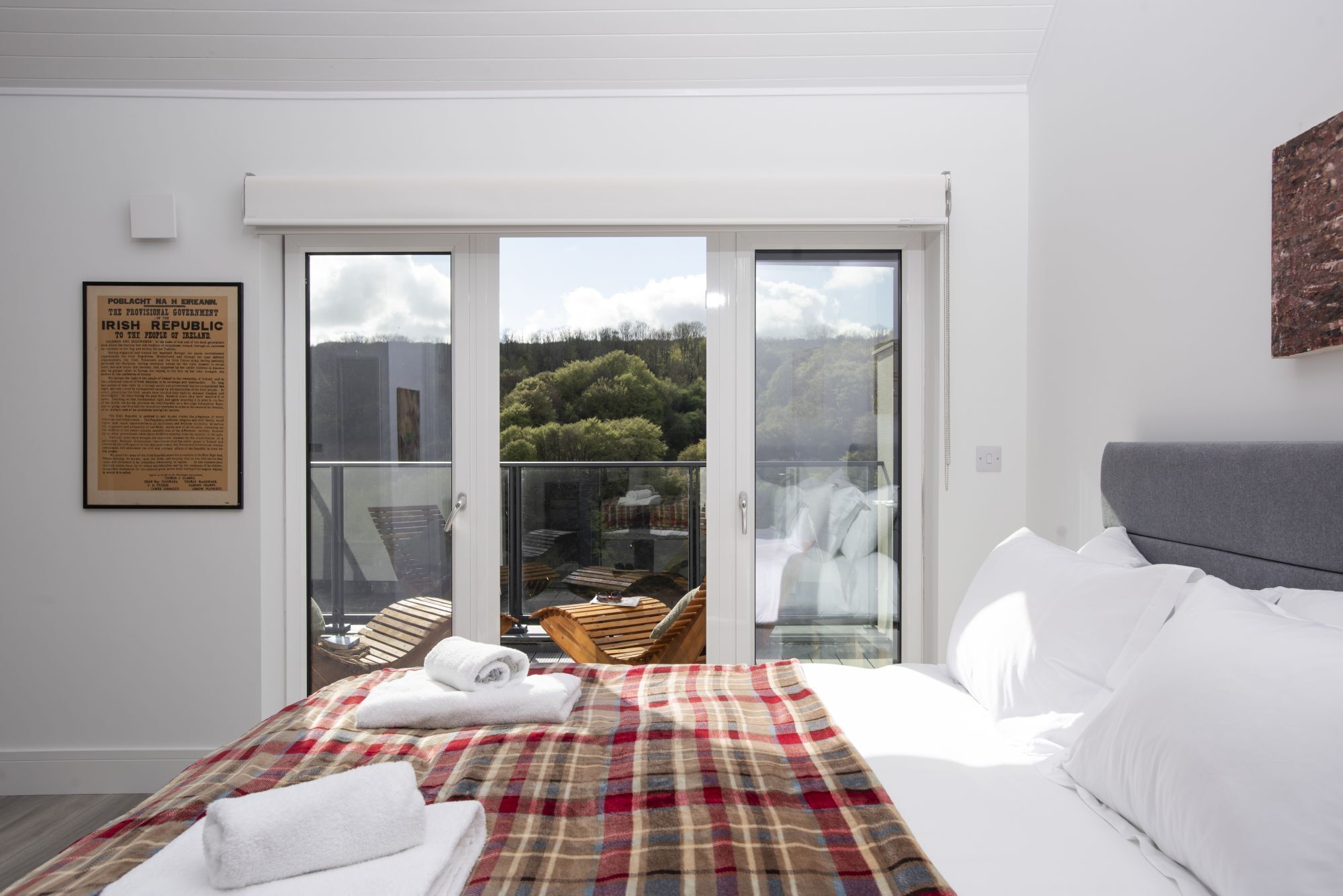 4 bedrooms, iron/ironing board, Internet, bed sheets