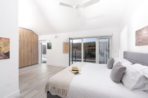 4 bedrooms, iron/ironing board, Internet, bed sheets