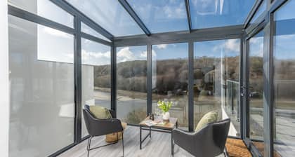 River View - Cinema Room - Free Parking