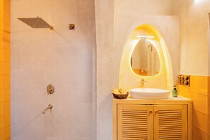 Luxury-Villa, Balkon, Gartenblick | Badezimmer