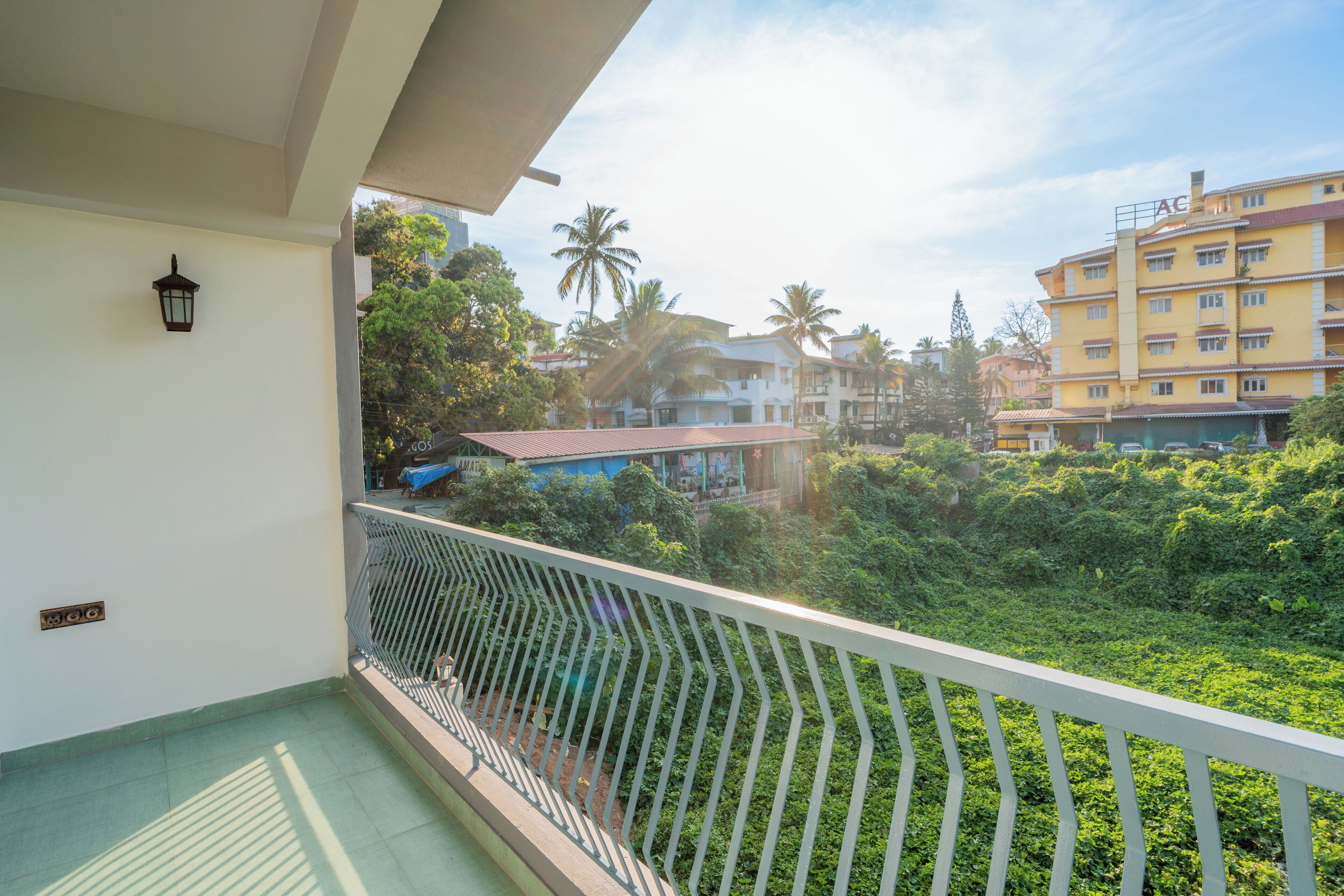 Luxe villa, balkon, uitzicht op tuin | Terrein van de accommodatie