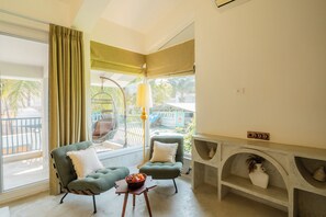 Luxe villa, balkon, uitzicht op tuin | Interieur