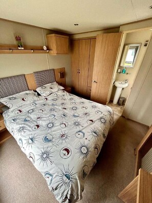 2 bedrooms, individually decorated, individually furnished, free WiFi - Greenacres Holiday Park - Holiday Accommodation 7656 (Porthmadog)