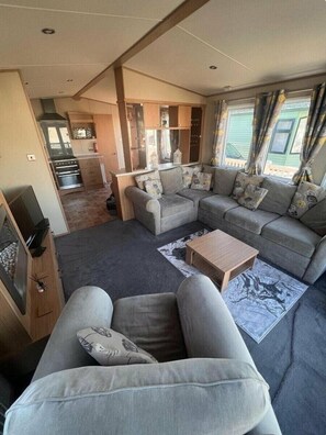 Living area - Greenacres Holiday Park - Holiday Accommodation 7656 (Porthmadog)