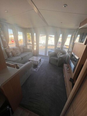 Living area - Greenacres Holiday Park - Holiday Accommodation 7656 (Porthmadog)